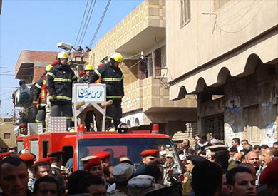 حسين علي العزب شهيد سيناء خلال تشيع جنازته بالسنطة