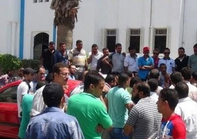 عمال مصنع العالمية للسيراميك «روك» بالسخنة في السويس