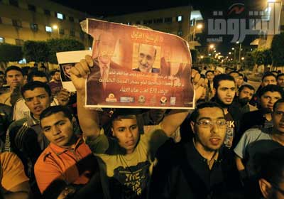 ترشح سليمان يفجر موجة غضب شعبي     تصوير: مجدي إبراهيم