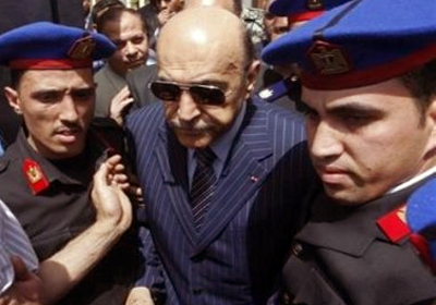عمر سليمان في ظهوره الأخير أثناء تقديم أوراق ترشحه للرئاسة - أرشيفية