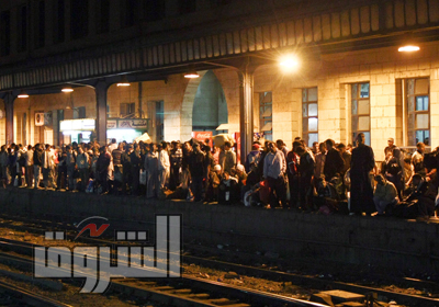 اضطراب حركة القطارات أدى إلى تكدس الركاب على الأرصفة تصوير- روجيه أنيس