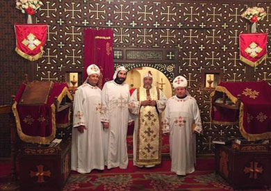 الآباء الكهنة الجديد لكنيستى العذراء مريم بالخارجة ومارمينا بالفرافرة