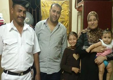 والدة الطفلة