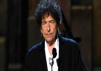 أعلن فوز ديلان بالجائزة الأسبوع الماضي