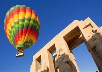 إقلاع 6 رحلات بالون طائر تقل 63 سائحا بالأقصر