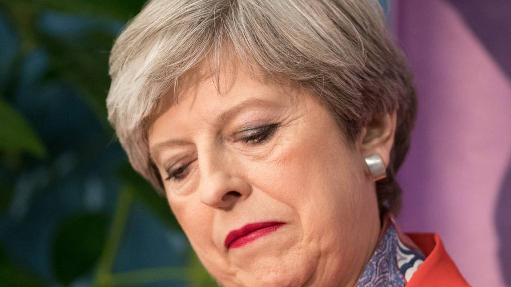 بريطانيا.. تريزا ماي لا تعتزم الاستقالة رغم خسارتها أغلبية البرلمان
