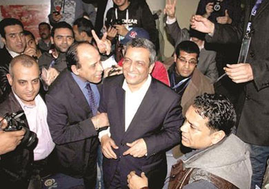 يحي قلاش يبتسم فرحًا عقب إعلان فوزه نقيبًا للصحفيين