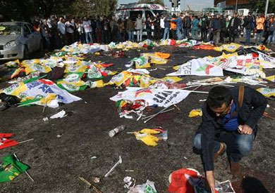 86 قتيلا في تفجيرين استهدفا تجمعا للسلام في أنقرة