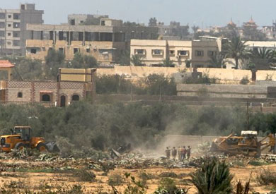 قوات الجيش تهدم الأنفاق المؤدية إلى غزة