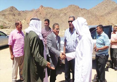 محافظ جنوب سيناء مع شيوخ القبائل
