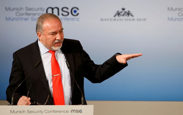 «ليبرمان» يدعو إلى تبادل الأراضي والسكان مع الفلسطينيين