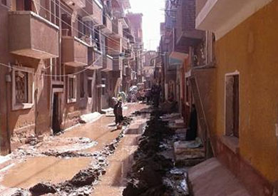 انفجار ماسوره مياه يؤدى الى غرق الشوارع والمنازل بمدينة الفشن جنوب بنى سويف