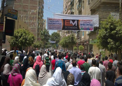 مسيرة نظمها العشرات من المنتمين لجماعة الإخوان