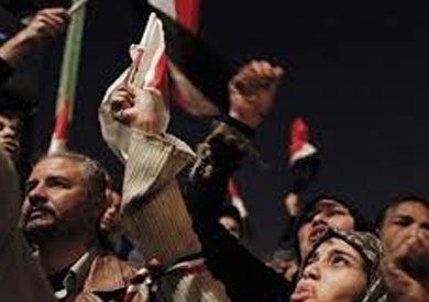 مواطنون يحيون ذكرى 25 يناير بسوهاج