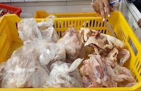 ضبط 250 كيلو فراخ مجهولة المصدر بمركز طهطا في سوهاج
