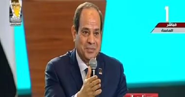 «السيسي» مازحا خلال مؤتمر الشباب: «مين اللي جاب المعارضة هنا»