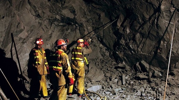 تحرير مئات العمال الذين حوصرا في منجم بجنوب إفريقيا