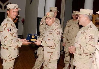 «صبحي» في لقاء مع مقاتلي المنطقة الجنوبية