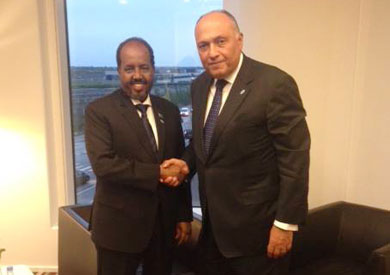 سامح شكري مع رئيس الصومال