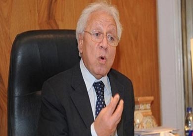 شوقي السيد أستاذ القانون الدستوري