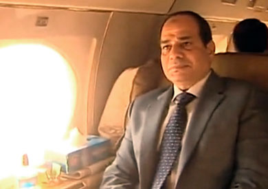 المشير السيسي لدى مغادرته البلاد من مطار ألماظة متوجها إلى موسكو