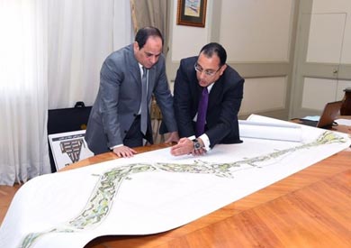 الرئيس عبد الفتاح السيسى مع مصطفى مدبولى وزير الاسكان