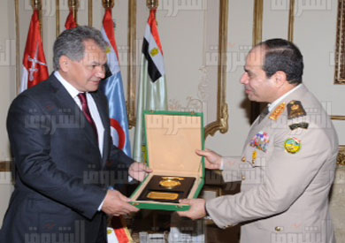 الفريق أول عبدالفتاح السيسي ونظيرة الروسي سيرجي شويجو - خاص الشروق