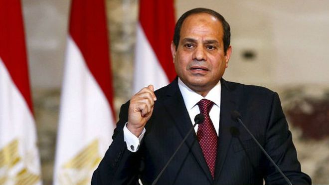 «السيسي»: «هوريكم جامعة مش موجودة إلا في مصر»