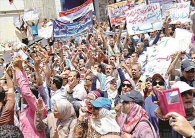وقفة عمال مصر ضد قانون الخدمة المدنية امام نقابة الصحفيين تصوير احمد عيد
