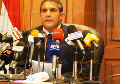 وزير الرياضة - طاهر ابو زيد