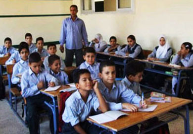 تلاميذ بأحد فصول المدارس في غزة - أرشيفية