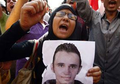 العشرات يتظاهرون أمام ماسبيرو لإحياء ذكرى خالد سعيد