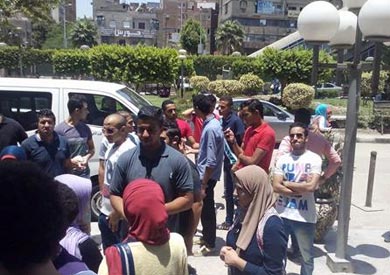 وقفة طلاب تجارة القاهرة