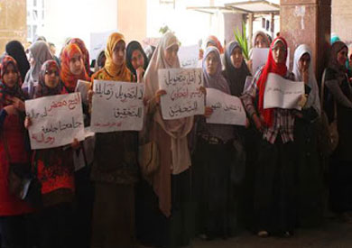 طلاب متظاهرون بجامعة المنصورة