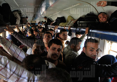 الزحام والتكدس يضرب قطارات الصعيد في العيد - تصوير: هبة خليفة
