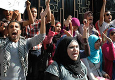 تظاهر عمال جامعات مصر امام التعليم العالي