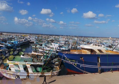 غلق بوغاز وميناء البرلس وتوقف عمليات الصيد بكفر الشيخ بسبب الطقس السيء