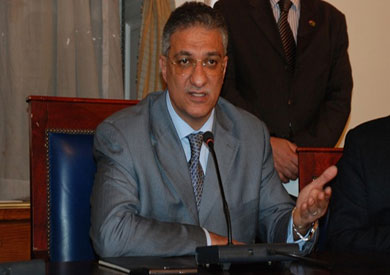 أحمد زكي بدر وزير التنمية المحلية