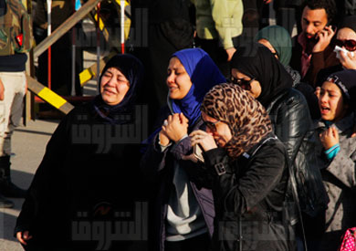 أهالي الضحايا يبكون ذويهم في جنازة للشهداء - تصوير: رافي شاكر
