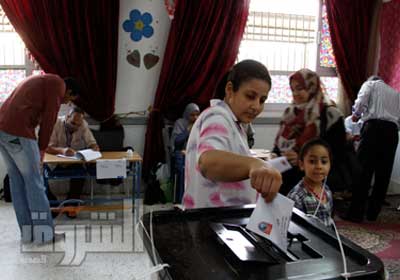 أصوات الناخبين فى الصندوق وفى الشارع أيضًا تصوير- على هزاع