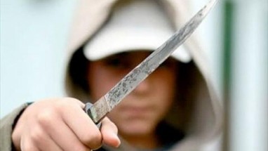 عامل يتعدى على خاله بـ«مطواة» بسبب خلاف على «فرش بطيخ» ببنها