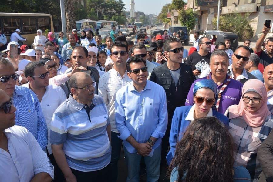 وزراء الشباب والتنمية المحلية والبيئة يطلقون حملة «شارك ونضف» بالجيزة