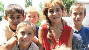 إحصاء: نصف أطفال رومانيا هددوا بالعوز والنبذ الاجتماعي خلال 2016