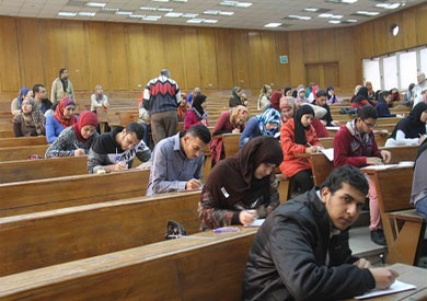 بدء امتحانات الفصل الدراسي الثاني بتجارة عين شمس 14 مايو