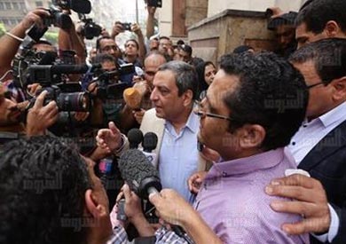 نقيب الصحفيين يحيى قلاش بعد تأجيل محاكمته- تصوير رافي شاكر