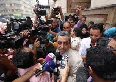 نقيب الصحفيين يحيى قلاش بعد تأجيل محاكمته- تصوير رافي شاكر