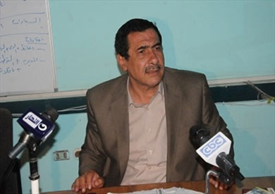 الدكتور محمد عزمي وكيل وزارة الصحة بأسوان-ارشيفية