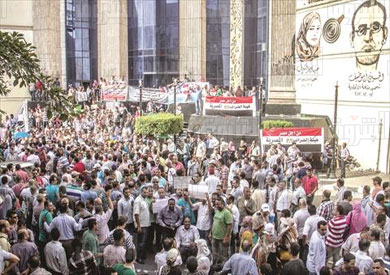 وقفة عمال مصر ضد قانون الخدمة المدنية امام نقابة الصحفيين تصوير ابراهيم عزت