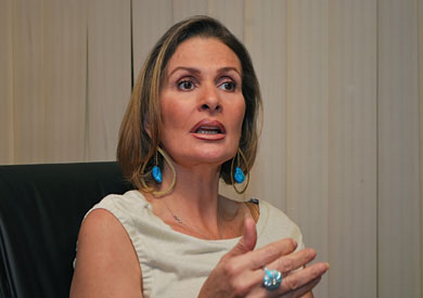 الفنانة يسرا