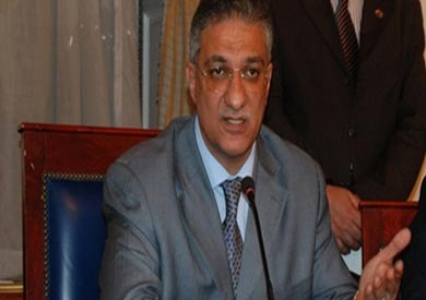 أحمد زكي بدر وزير التنمية المحلية
